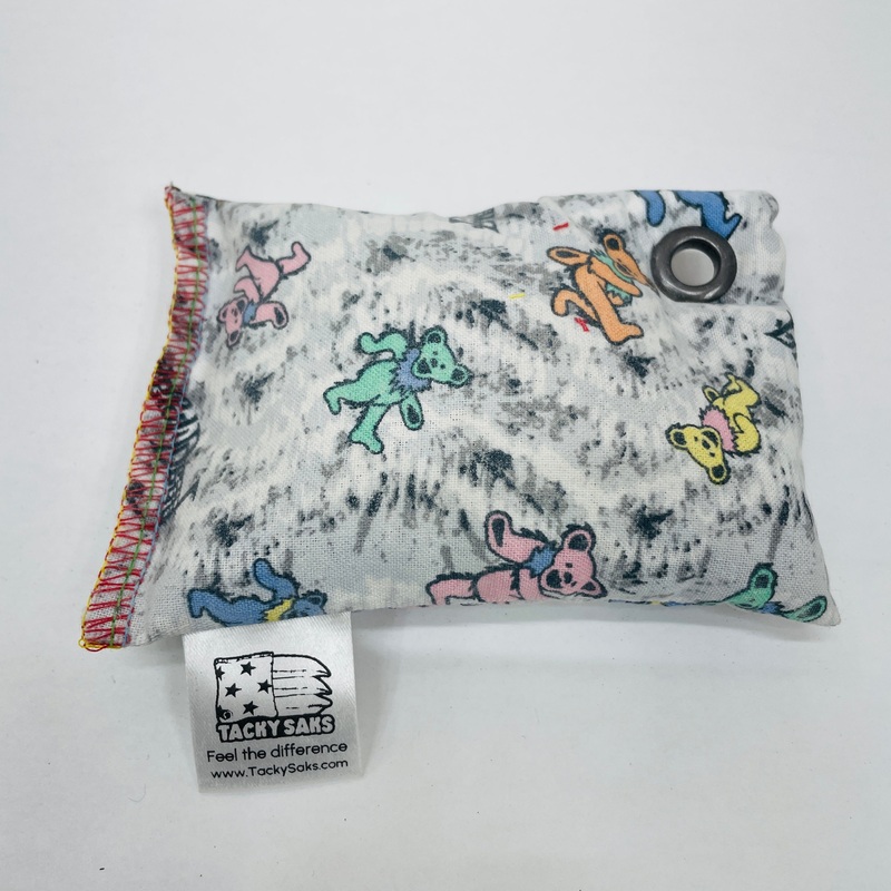 Tacky Saks – Dancing Bears